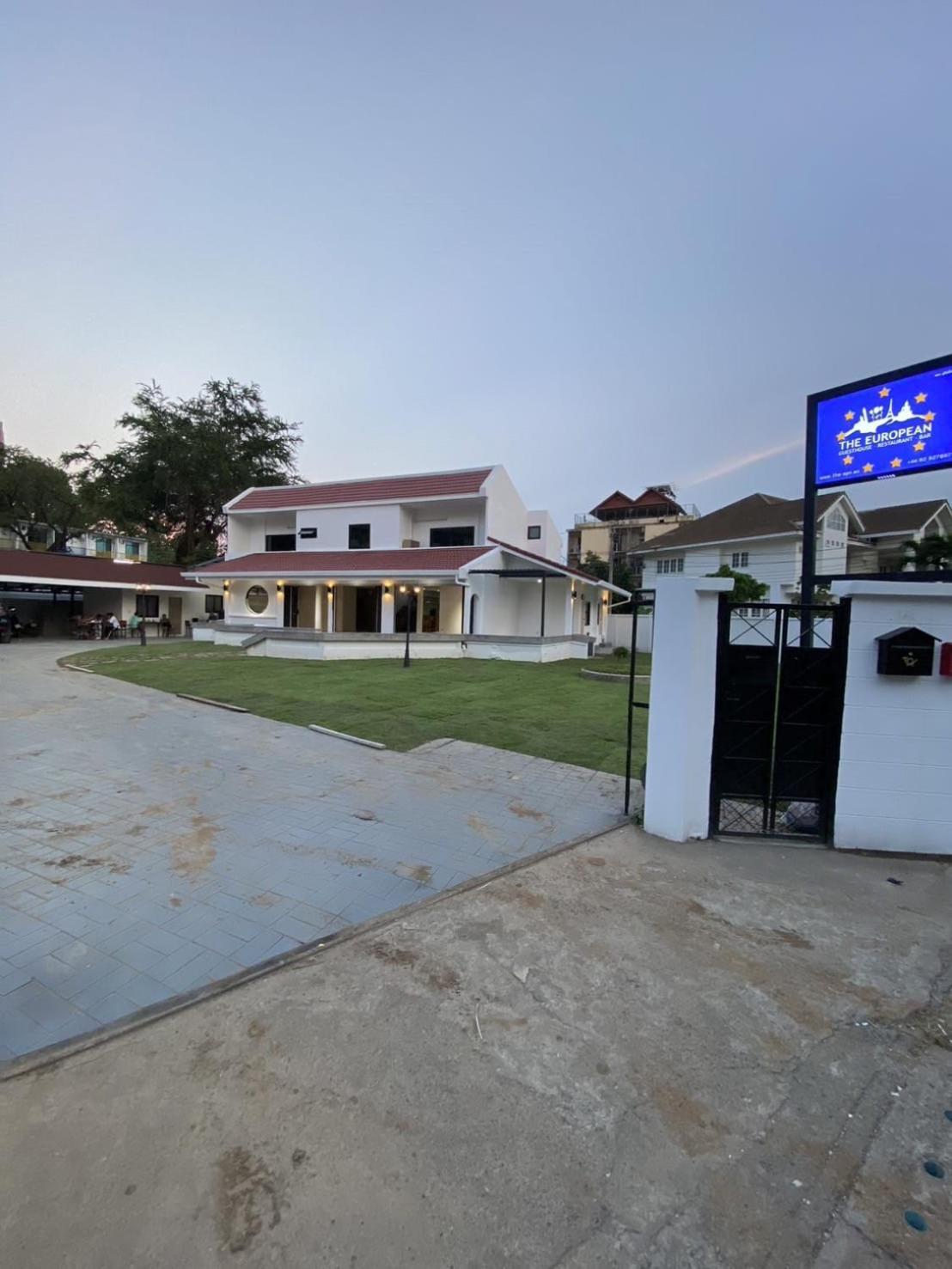The European Chiang Mai Hotel ภายนอก รูปภาพ